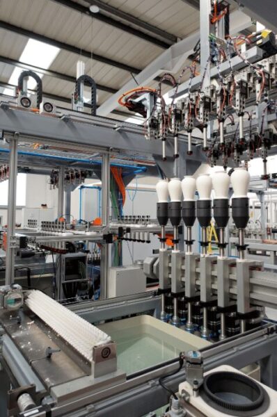 The glaze dipping stage with the Unilinesemi-protected units The glaze dipping stage with the Unilinesemi-protected units