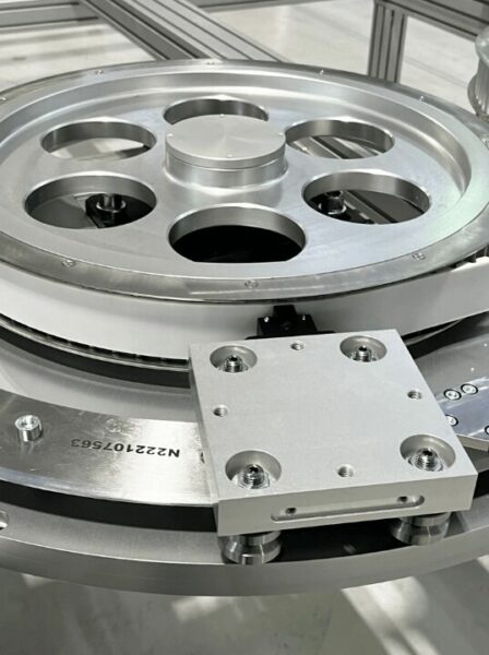 Automating Production Line Electrical Wires: the drive pulley directly mounted on the gearbox output shaft