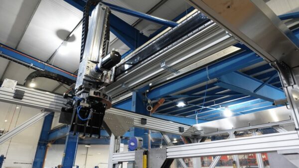 Rollon AMP Automation palletizing solution in pet food production