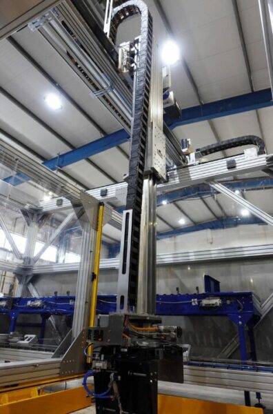 Rollon AMP Automation palletizing solution in pet food production