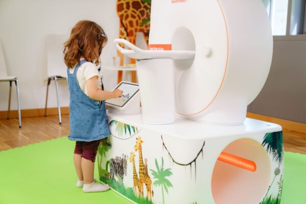 Medium - 150 DPI-Pediatrics MINITOM Kids 01728 IMAGE 24